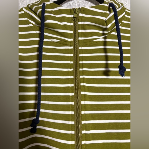 AMPERSAND AVE Green and White Hoodie - Picture 3 of 5